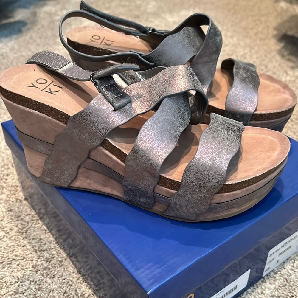 YOKI Hestry-83 wedge sandals, pewter, size 8